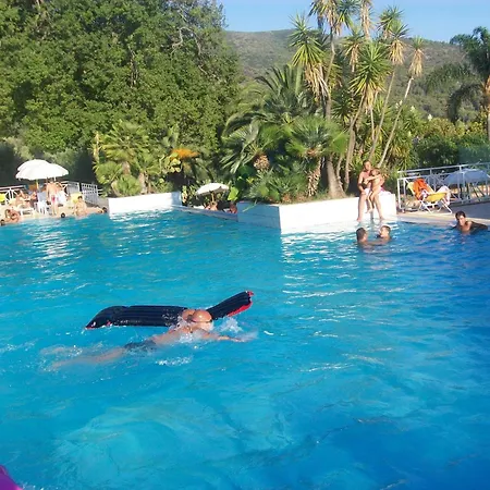 Beachside Bliss Pool בית נופש *