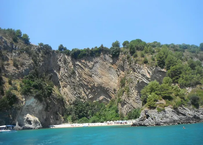 Nyaraló Beachside Bliss Pool Centola